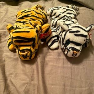 Blizzard and Stripes Beanie Babies